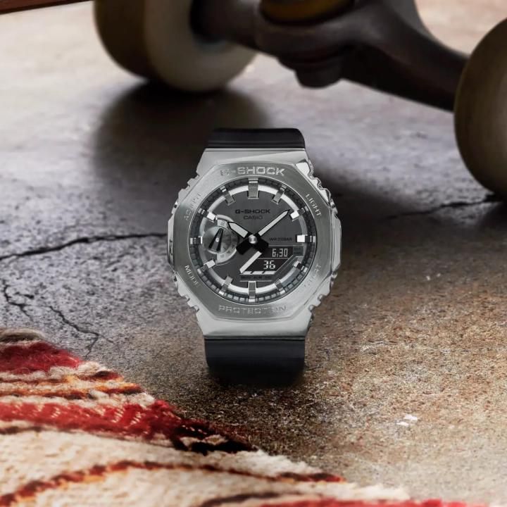 Casio g shock gm2100 black silver Black