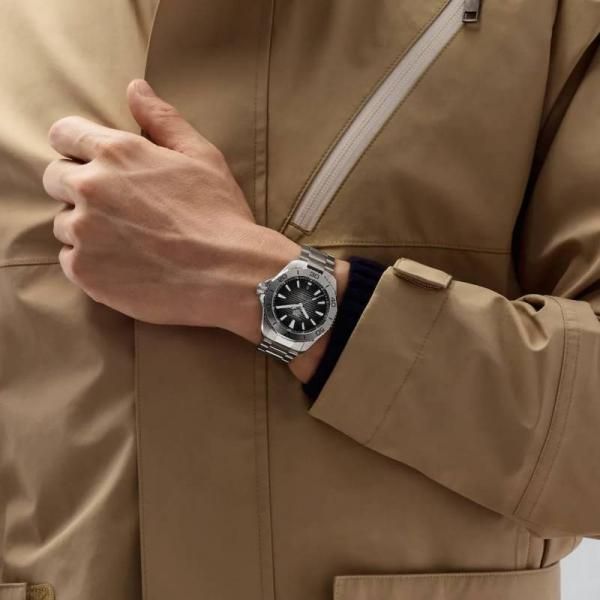 Tag_g Aquaracer Professional 200 Date Automatic silver grey