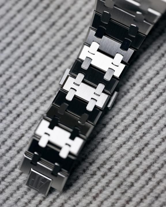 Audemaar_s Piguet Royal Oak Quartz Silver-Black
