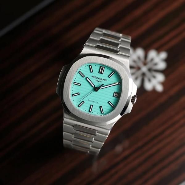 Pateek phliilppp_e Nautilus Quartz